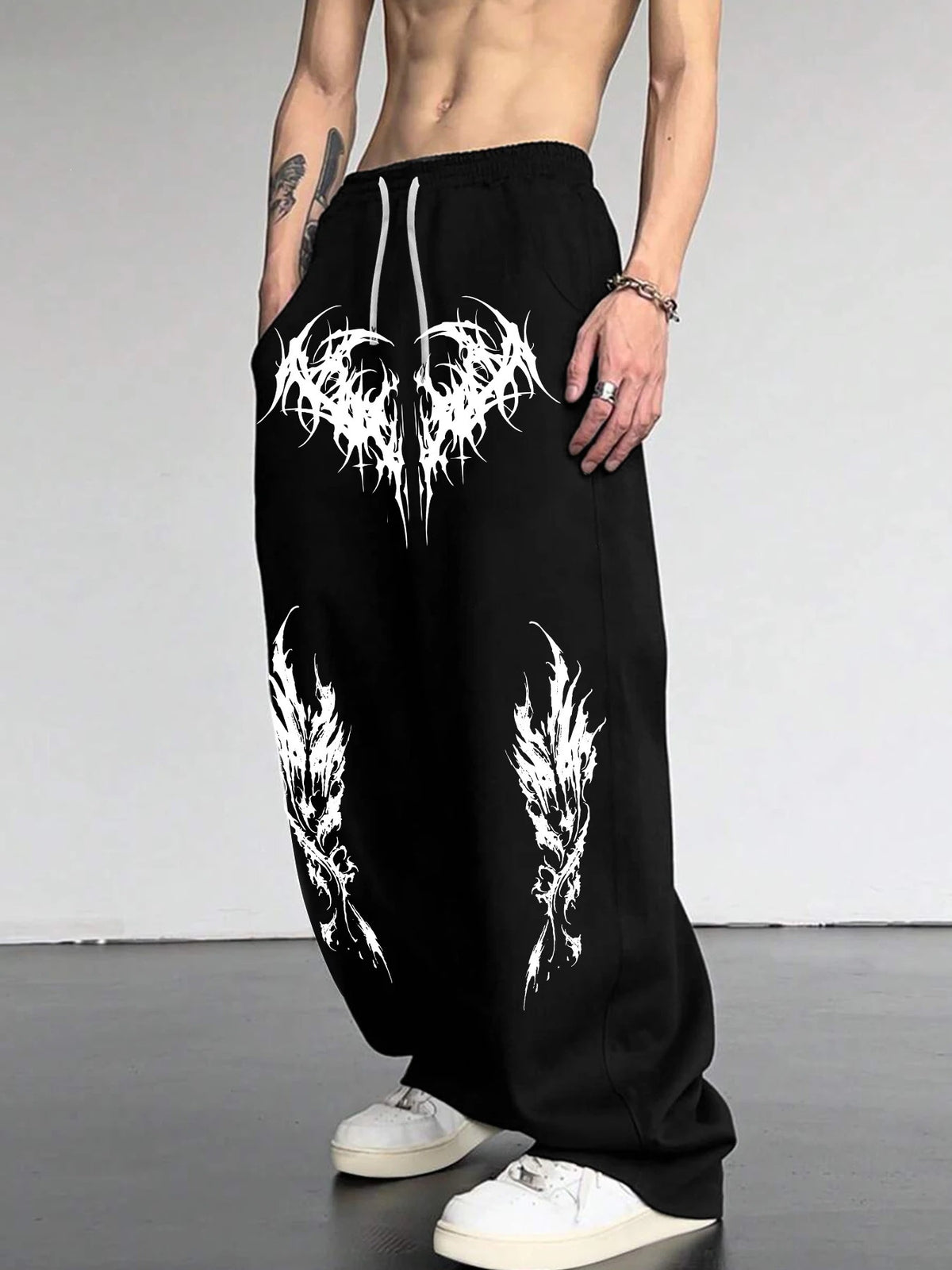 Gothic Print Wide-Leg Sweatpants - Black / Wing